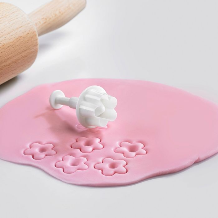 4 Flower Garnishing Biscuit Cutters